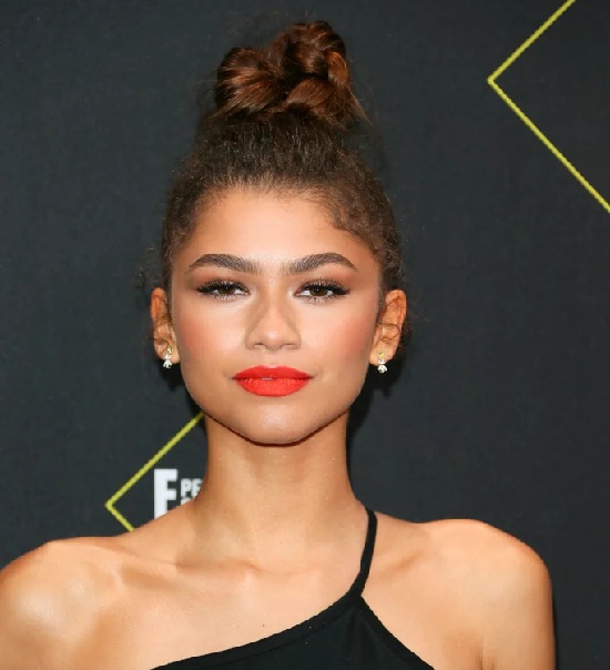 20 All Time Best Zendaya Hairstyles (Braid, Bob Etc..)