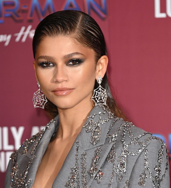 20 All Time Best Zendaya Hairstyles (Braid, Bob Etc..)