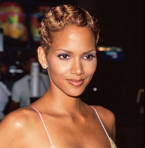 20 Different Halle Berry Hairdos for Long and Short Hair