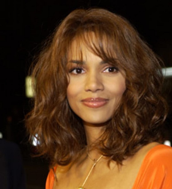 20 Different Halle Berry Hairdos for Long and Short Hair
