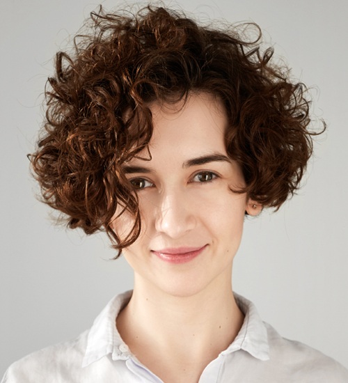 15 Best and Cute Medium Curly Hairstyles for Women