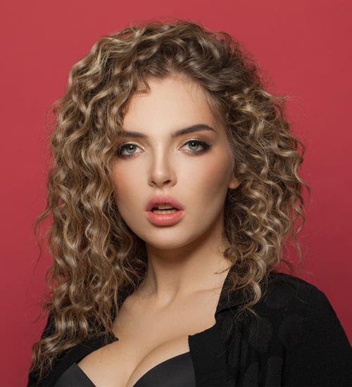 15 Best and Cute Medium Curly Hairstyles for Women