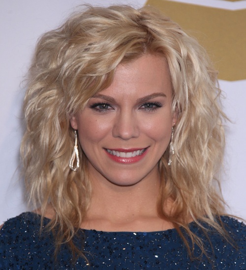 15 Best and Cute Medium Curly Hairstyles for Women