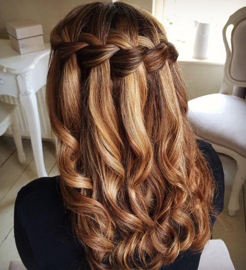 15 Best and Cute Medium Curly Hairstyles for Women