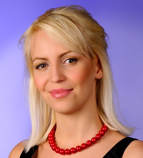 Bangs Hair: 30 Different High-Styled Fringe Haircuts Ideas