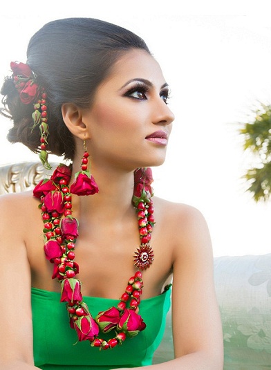 25 Perfect Hairstyles for Round Face Shape Female