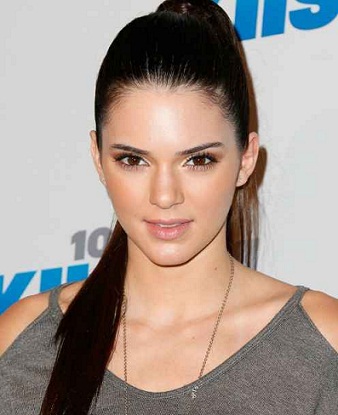 25 Perfect Hairstyles for Round Face Shape Female