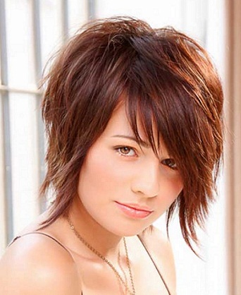 25 Perfect Hairstyles for Round Face Shape Female