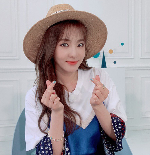 40 Best Hairstyles for Small Forehead (Narrow Face) Female