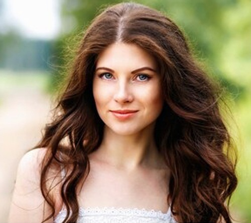 40 Best Hairstyles for Small Forehead (Narrow Face) Female