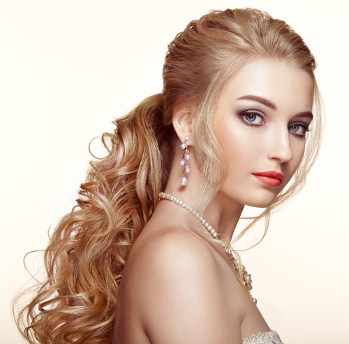 40 Best Hairstyles for Small Forehead (Narrow Face) Female