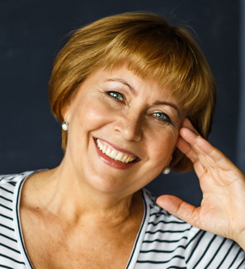 10 Best and Trendy Hairstyles for Round Faces Over 50