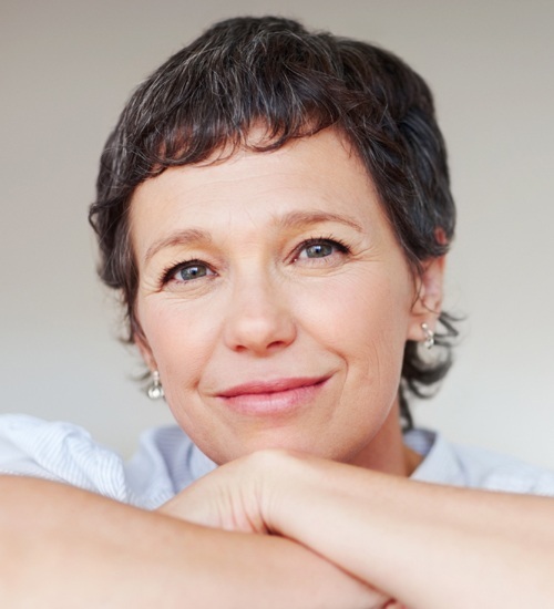 10 Best and Trendy Hairstyles for Round Faces Over 50