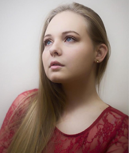 15 Stunning Long Hair Ideas for Round Faces (Pics &amp; Styling Tips)