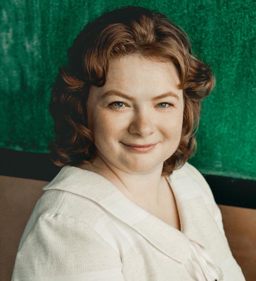 15 Best Short Haircuts for Chubby Round Face Women