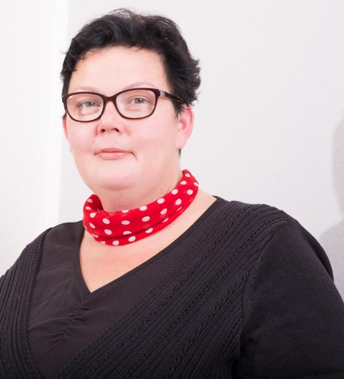 15 Best Short Haircuts for Chubby Round Face Women