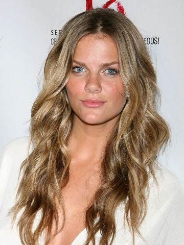 25 Best Hairstyles for Oval Face Shape Female 2023