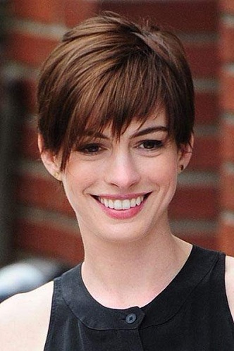 15 Perfect Hairstyles to Hide or Cover Up Big Forehead