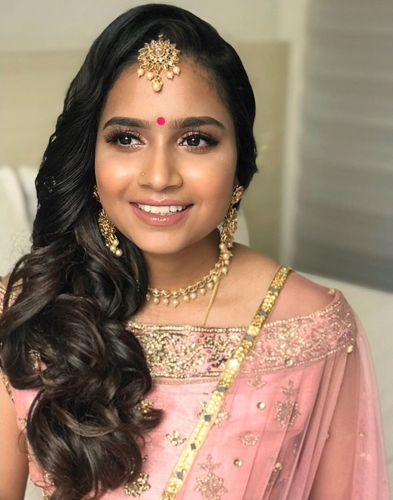 15 Best Hairstyles on Sarees for Round Face Girls | I Fashion Styles