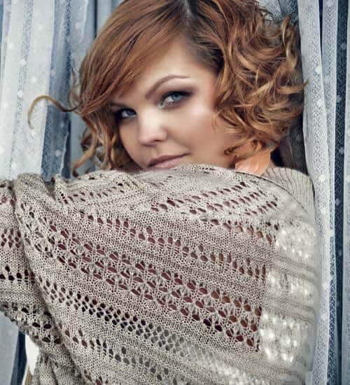 10 Best and Mesmerizing Curly Hairstyles for Round Face | I Fashion Styles