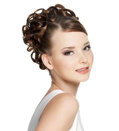 10 Best and Mesmerizing Curly Hairstyles for Round Face | I Fashion Styles