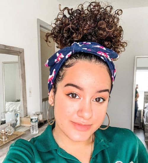 10 Best and Mesmerizing Curly Hairstyles for Round Face | I Fashion Styles