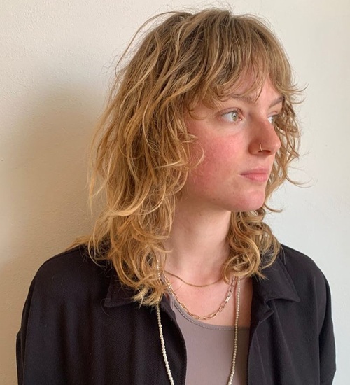 10 Classy and Popular Medium Layered Hairstyles for Women