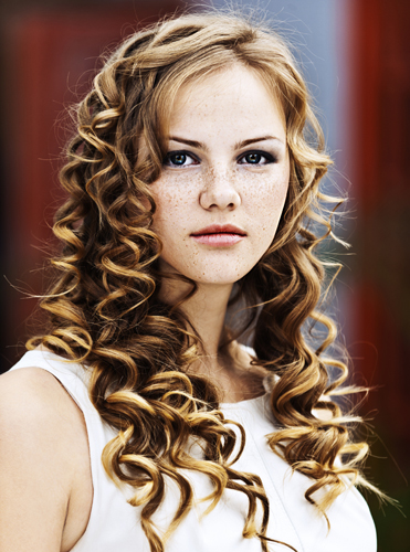 9 Simple Women&#039;s Long Hairstyles for Summer 2023