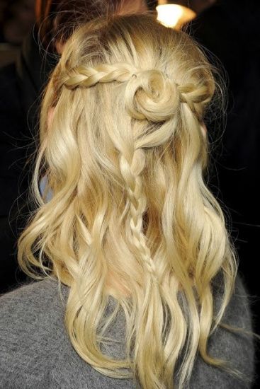 9 Best Hairstyles for long Wavy Hair | I Fashion Styles