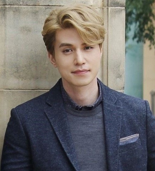 20 Super Cool Korean Hairstyles For Men in 2025 | I Fashion Styles