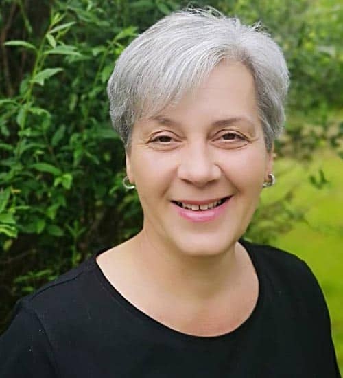 25+ Youthful Short Haircut Styles for Women Over 50