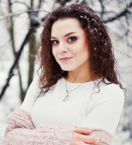 Snow Hairstyles: 10 Latest Women&#039;s Hairstyles for Winter Hats