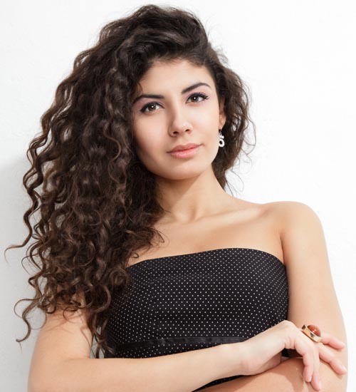 Snow Hairstyles: 10 Latest Women&#039;s Hairstyles for Winter Hats