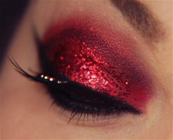 Christmas Eye Makeup: Easy Way to Do Red Eyeshadow for Xmas 2023