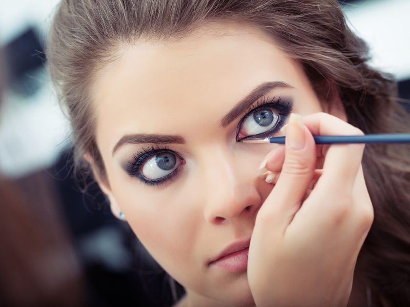 How to Apply That Perfect Looking Eyeliner? Tips and Tricks