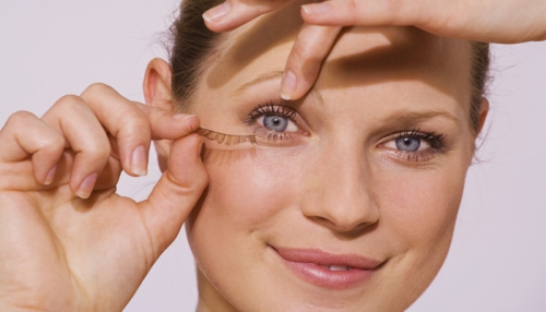 How to Apply and Remove Eyelash Extensions | I Fashion Styles