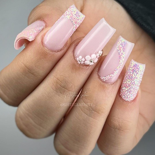 10 Elegant Acrylic Nail Art Designs for a Special Occasion