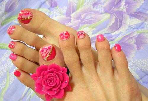 10 Trendy Toe Nail Art Designs for Fashion-Forward Feet