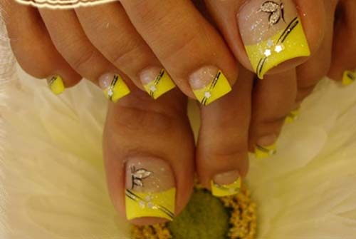 10 Trendy Toe Nail Art Designs for Fashion-Forward Feet