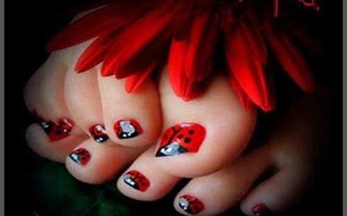 10 Trendy Toe Nail Art Designs for Fashion-Forward Feet