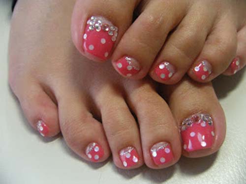 10 Trendy Toe Nail Art Designs for Fashion-Forward Feet