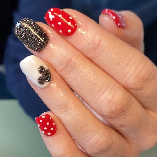 10 Magical Disney Nail Art Designs You&#039;ll Love