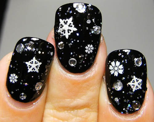 9 Simple Snowflake Nail Art Designs | I Fashion Styles