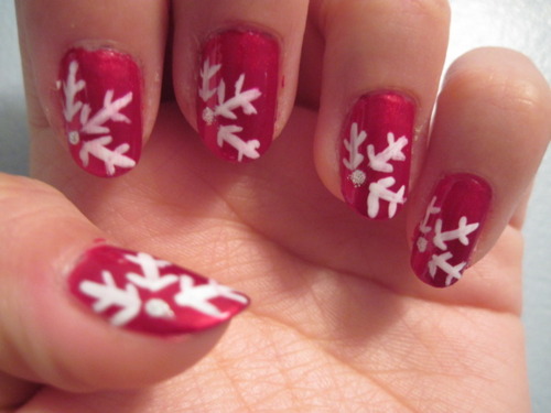 9 Simple Snowflake Nail Art Designs | I Fashion Styles