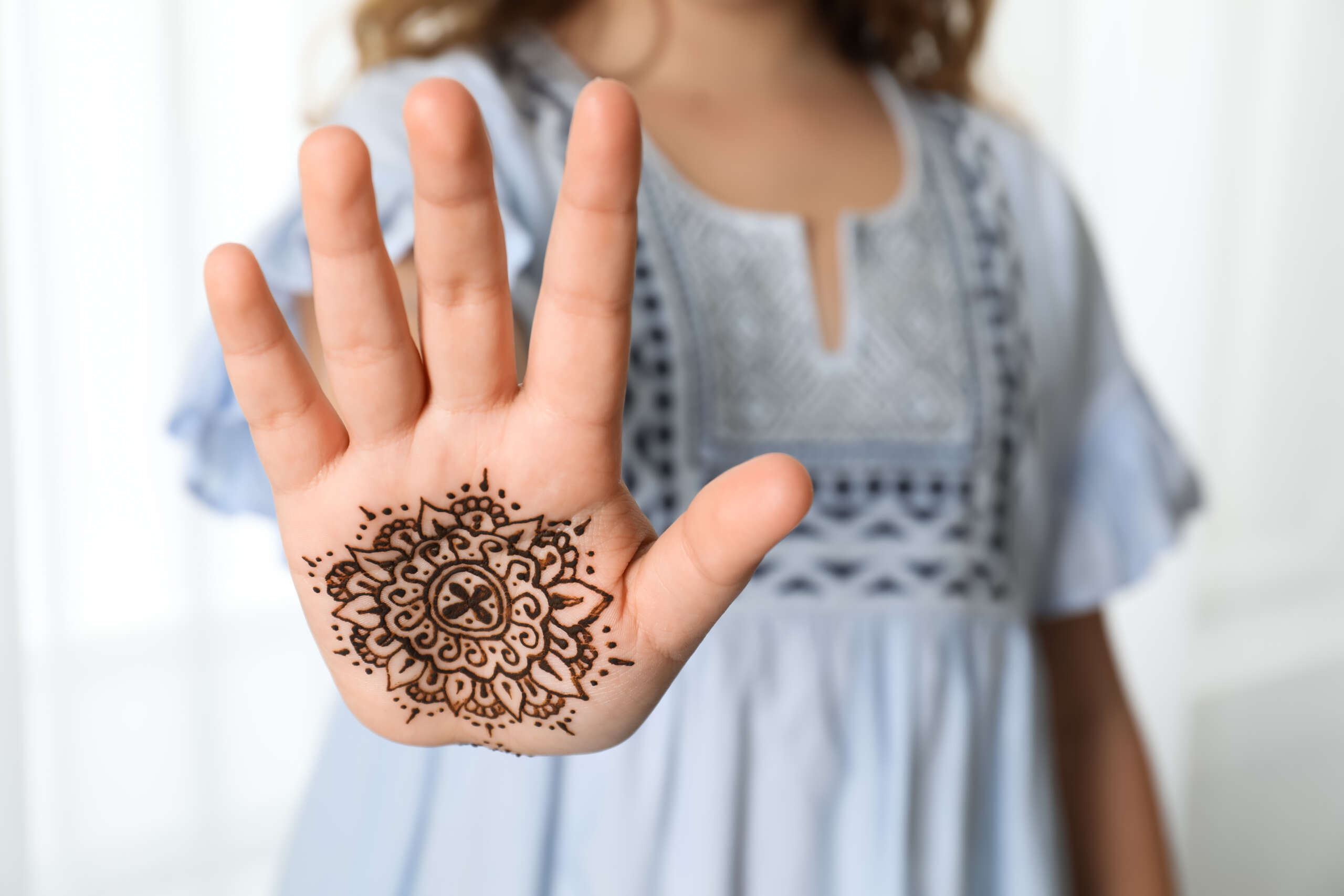 30+ Adorable Mehndi Designs for Kids (Little Princesses)