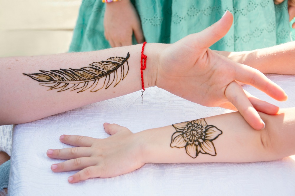 30+ Adorable Mehndi Designs for Kids (Little Princesses)
