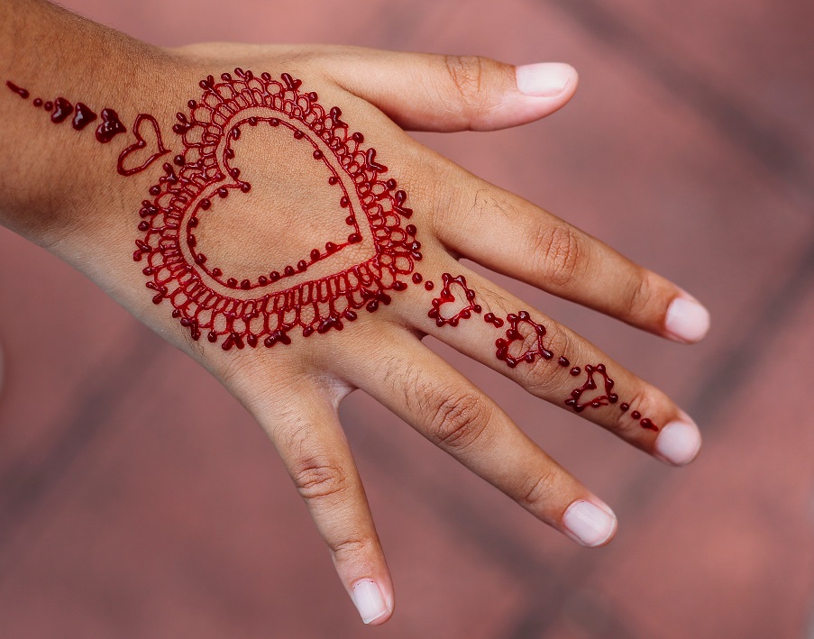 30+ Adorable Mehndi Designs for Kids (Little Princesses)