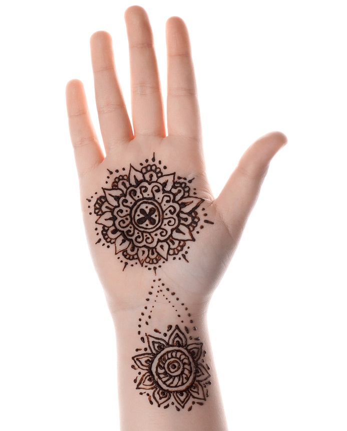 30+ Adorable Mehndi Designs for Kids (Little Princesses)