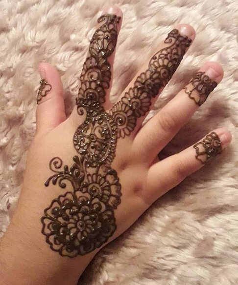 30+ Adorable Mehndi Designs for Kids (Little Princesses)