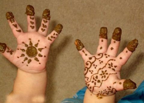 30+ Adorable Mehndi Designs for Kids (Little Princesses)